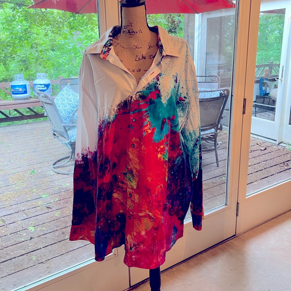 NWOT. Robert Graham Button Down